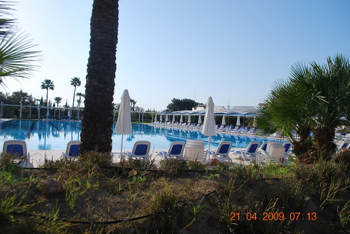 imagini hotel TITANIC LARA